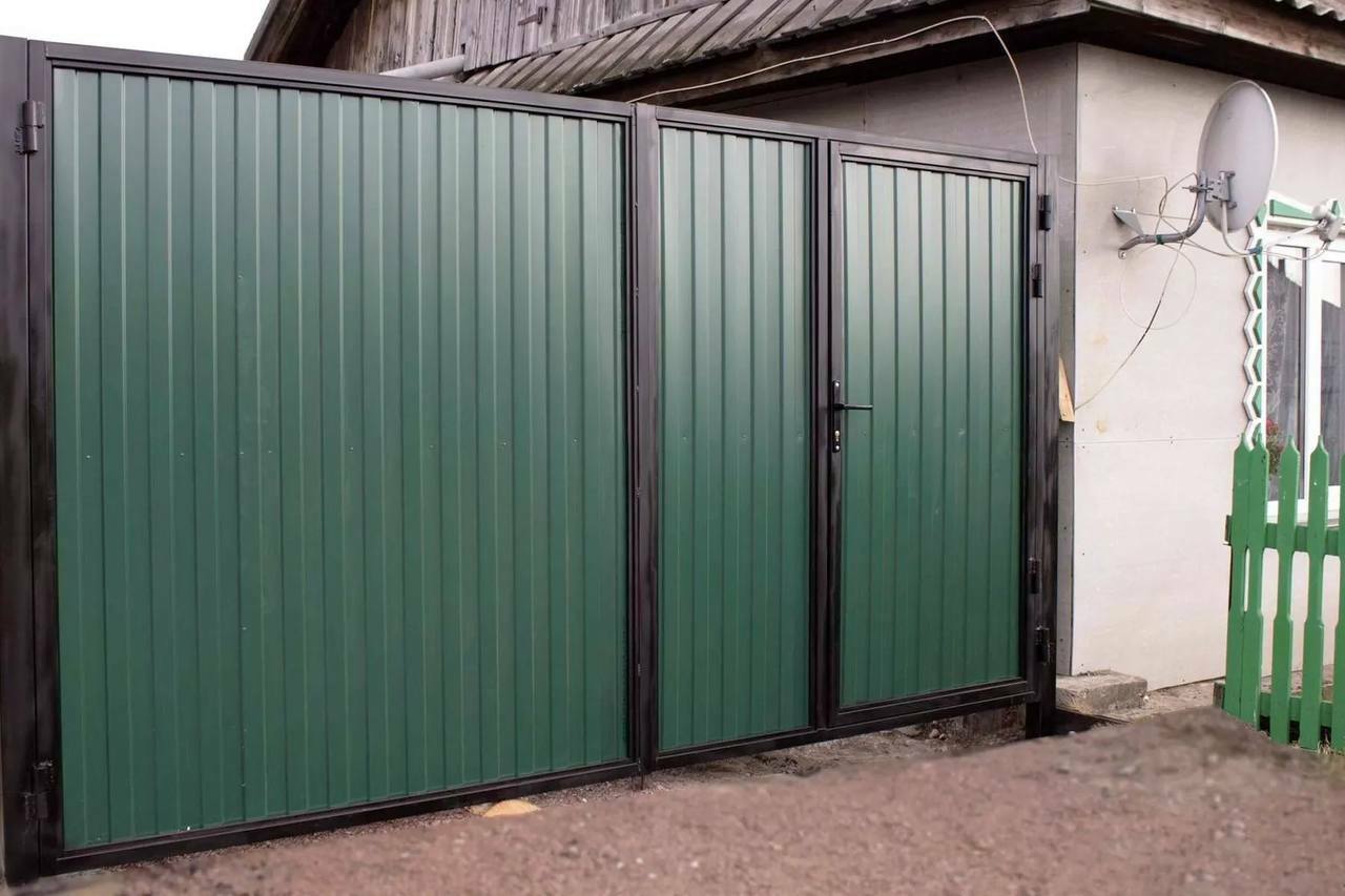 Ворота металлические распашные с калиткой